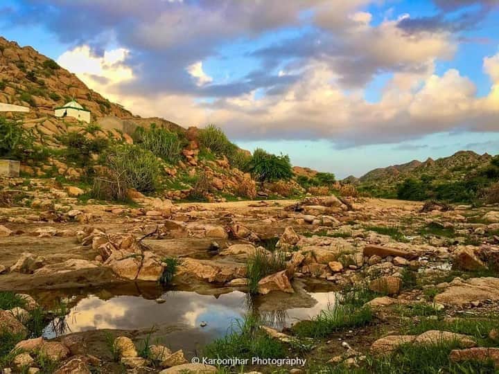gulshanineurope's tweet photo. Heaven on earth; Nagarparkar!
This is the place where people come to visit from Karachi, Hyderabad and Northern Sindh. Here to enjoy the natural beauty of Nagarparkar. It would not be exaggerated to say that this is heaven on earth.
Come and enjoy friends♥️
#VisitThar #VisitSindh https://t.co/BPTU3ZbxAS