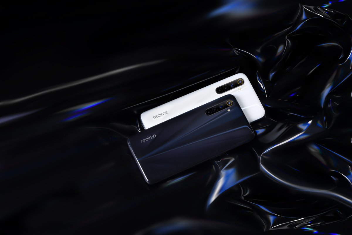 MadhavSheth1's tweet image. For #PowerfulPerformanceProDisplay, we had to equip #realme6i with a chipset that’s universally recognised &amp;amp; praised for its performance in gaming &amp;amp; even daily use, which is elevated by the Hyper Boost feature.