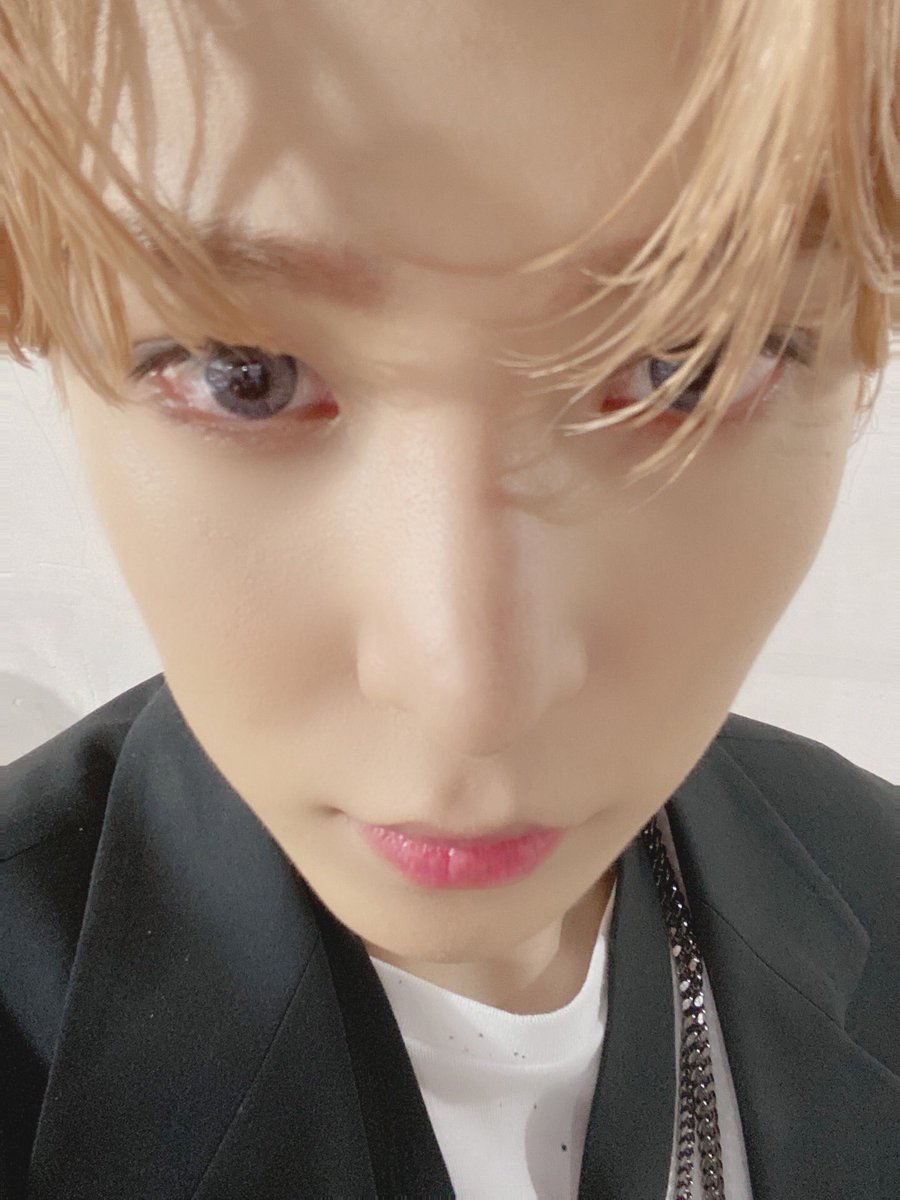 ATEEZofficial's tweet photo. [#윤호] 우리 이따가 봐요 💋
#ATEEZ #에이티즈 https://t.co/9jdxogE4nW