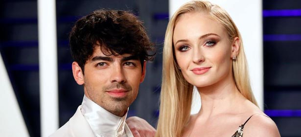 santa_banta's tweet image. GOT star #SophieTurner and singer #JoeJones welcome a new member! bit.ly/2P80unz #Congratulations #LosAngeles #CelebritywebsiteTMZ #hollywood #latest #news #downloads #santabanta