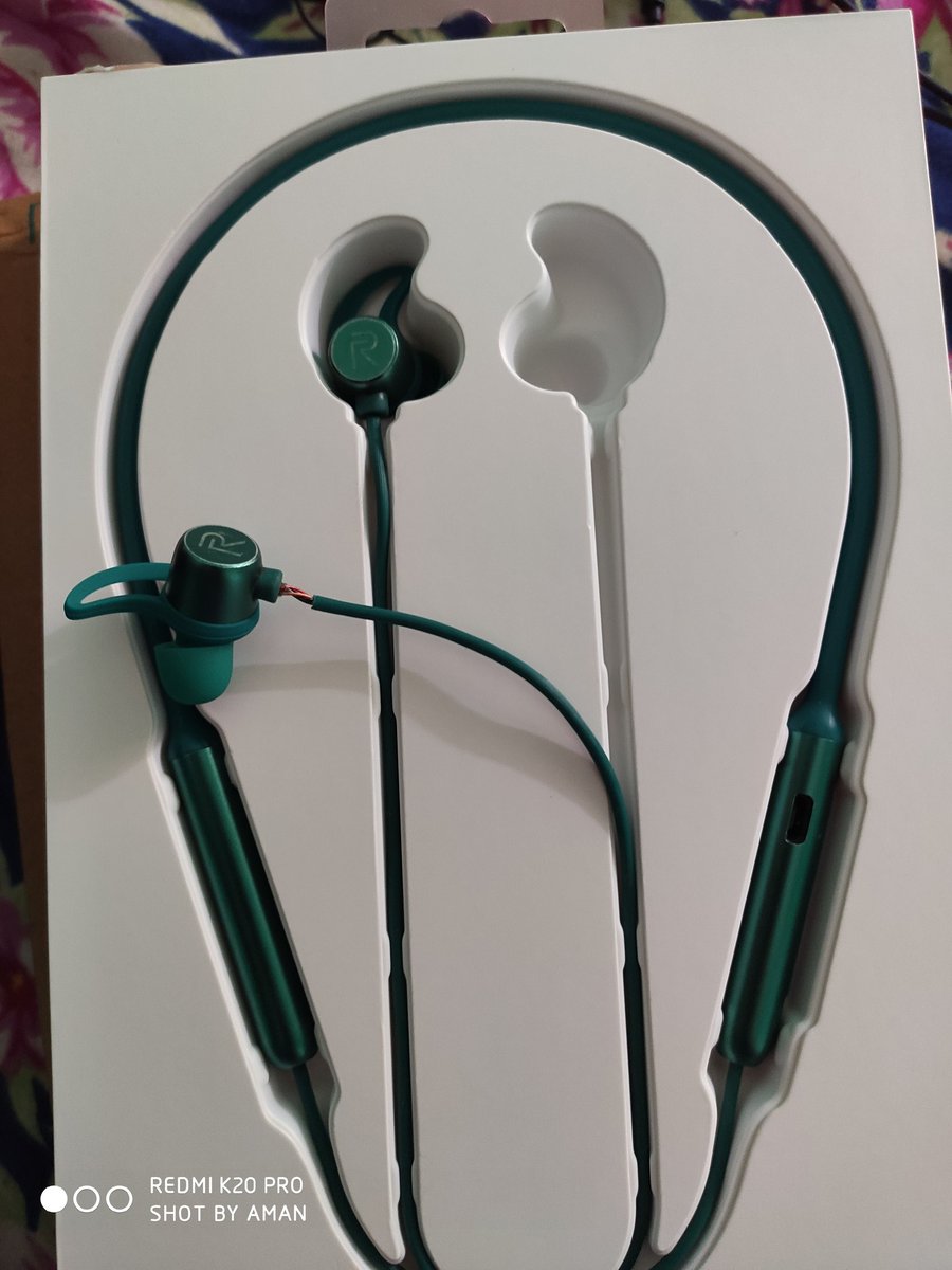 AMANMISHRA8877's tweet photo. This is very worst service ever given by @Flipkart received used dfrnt clr damaged product No return is available,why should i go to brand service center for damaged product @flipkartsupport I think i should consider other online platform for shopping.broke my trust @Flipkart https://t.co/7SuQKTWzLD