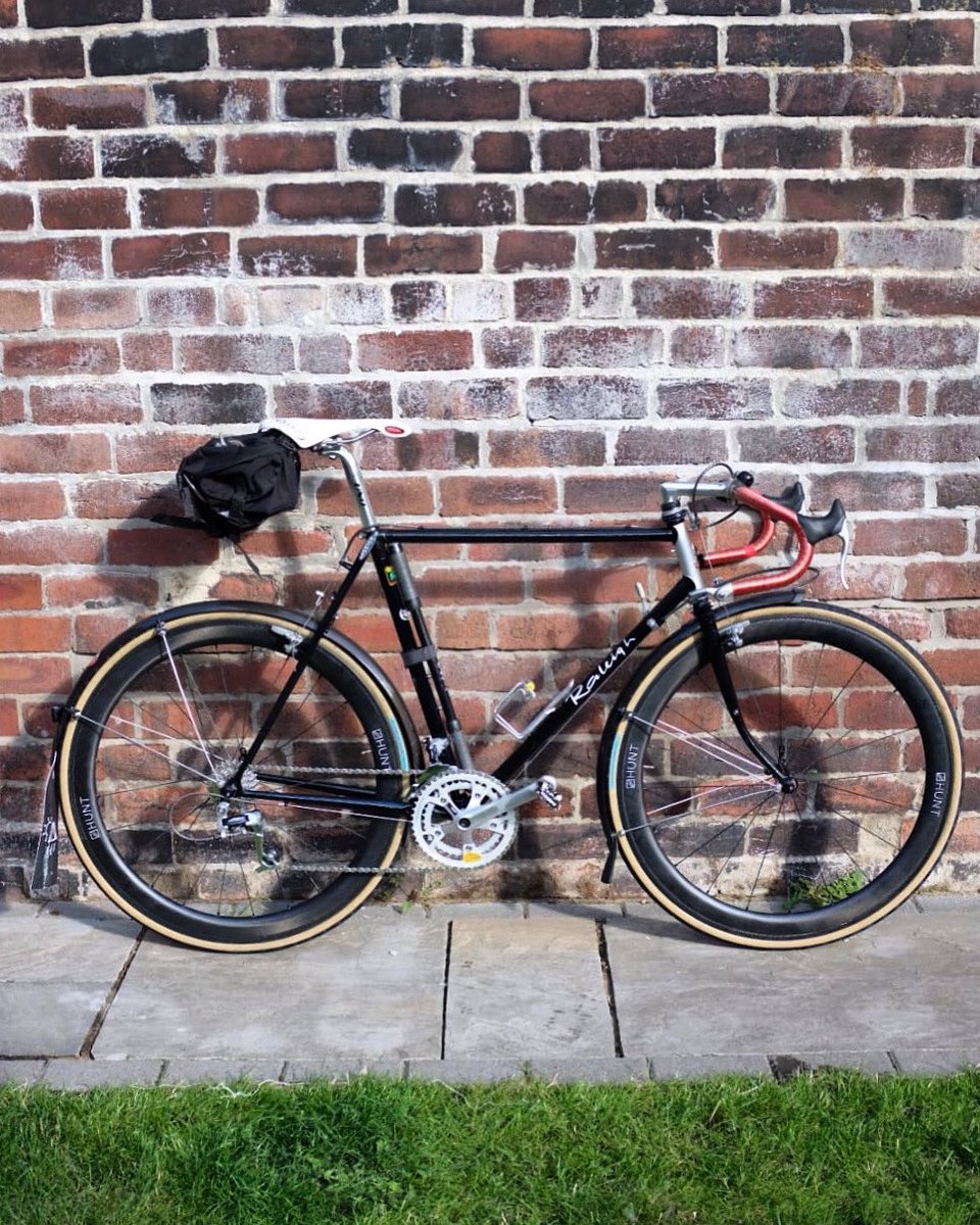 Mamnick's tweet photo. A fine example of a winter off~piste aero touring super~yomponneuring two~wheeler® 

#yomponneuring #keepyompin #offpiste #timetrail #touringbike https://t.co/NVhYA7UfM0