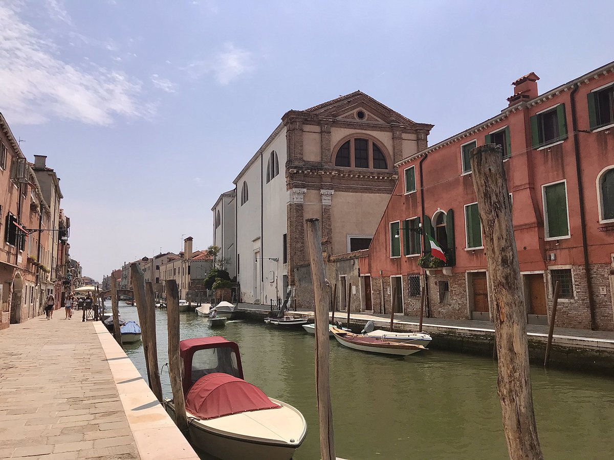 teatrolafenice's tweet photo. ☀️ «Non è perché le cose sono difficili che non osiamo, è perché non osiamo che sono difficili» (Seneca). Buongiorno, amici! ☀️

#28luglio https://t.co/OO3TuL8nas