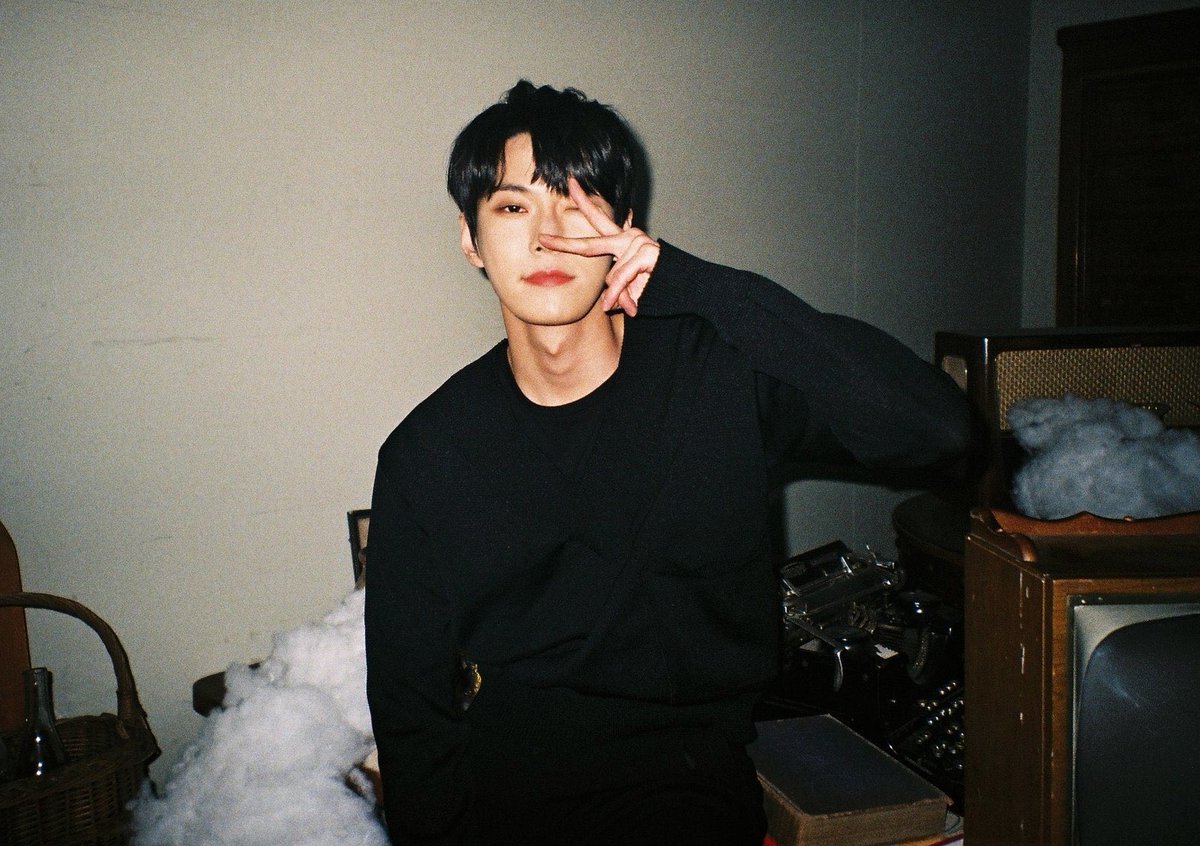NCTPINKK's tweet photo. film, 🎞️✌️
 
#jido #nctpink #DOYONG #JISOO https://t.co/cEtnYYmdBm