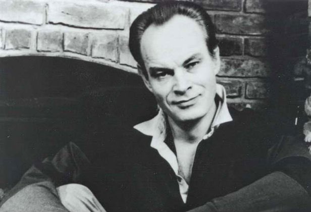 14 ans, déjà, depuis le décès de David Gemmell. Pour l’occasion, retour en  #thread sur quelques œuvres d’un auteur phare de la fantasy. C’est dispo chez  @BragelonneFR, et c’est un voyage merveilleux dès la première page d’un de ses livres.