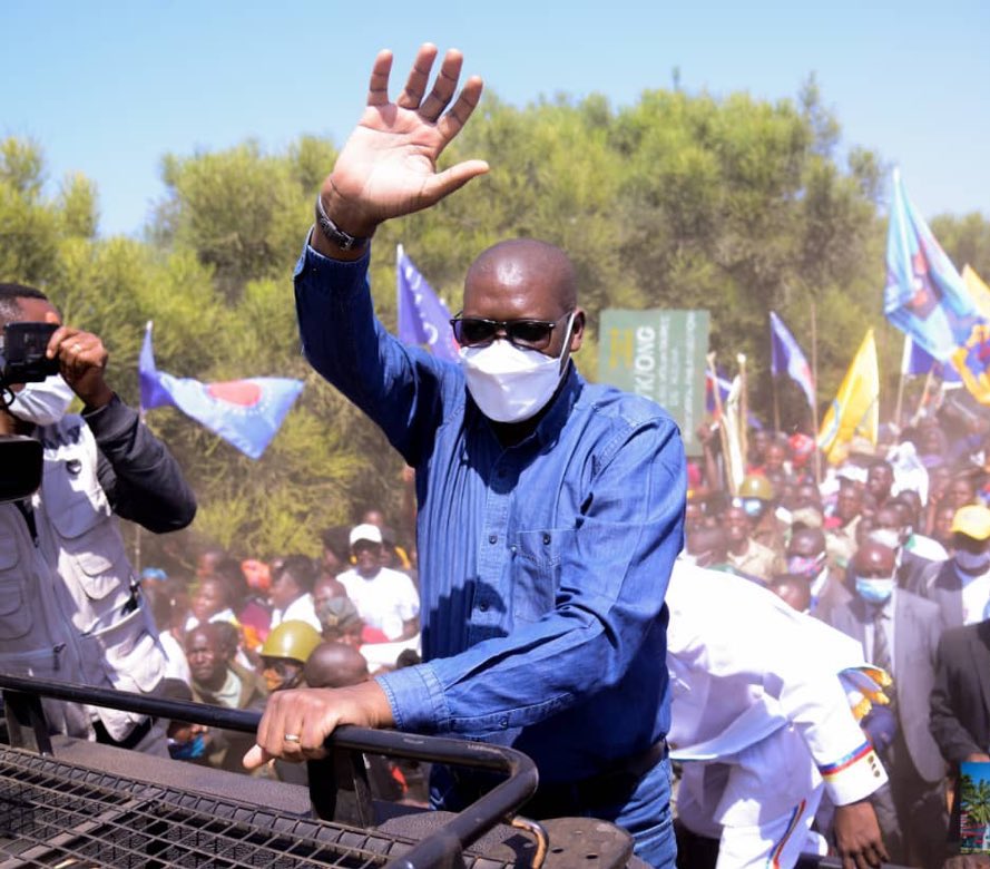 leParrainRDC's tweet photo. #kilwa dans le territoire de #PUETO, le Gouverneur @JacquesKyabula a reçu un accueil chaleureux... l’homme d’état bâtisseur poursuit le lancement de grands travaux 🚧 sans ménager aucun effort ! https://t.co/F2h9fTLqmJ