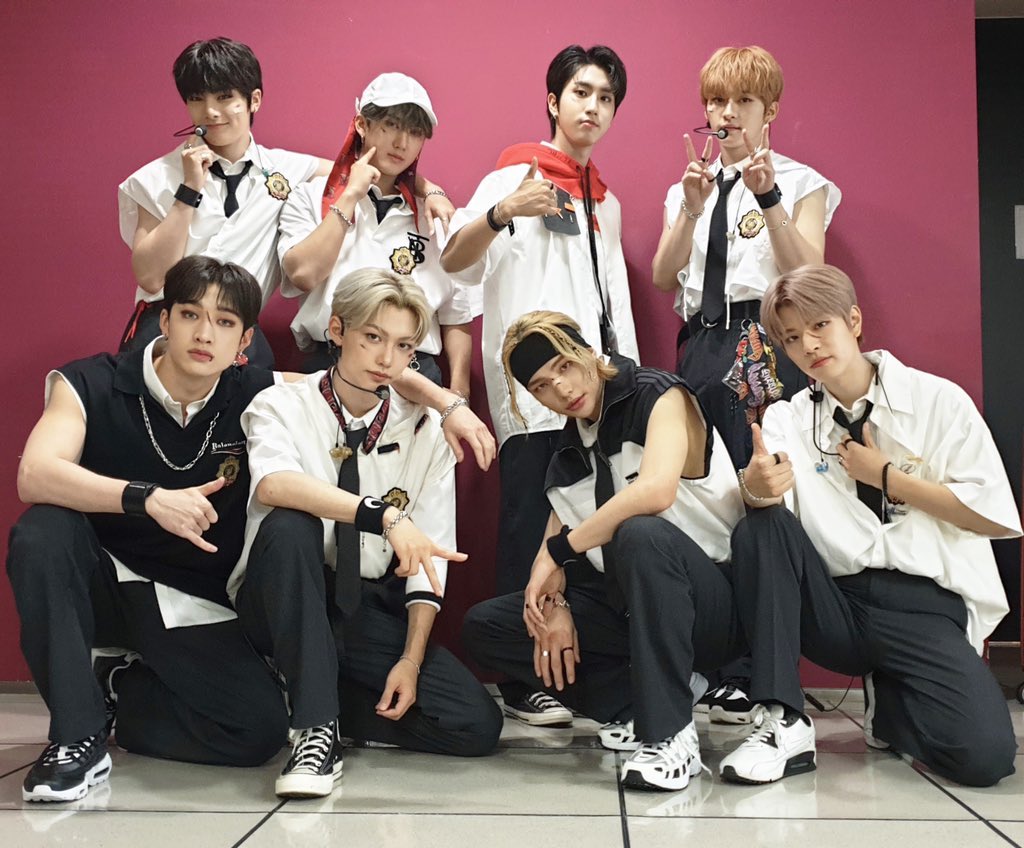 unveiledskz's tweet photo. IF U SEE THIS TWEET YOU ARE OBLIGATED TO REPLY WITH :

I NOMINATE STRAY KIDS @Stray_Kids FOR #VMAs2020 https://t.co/qnkwHjQgpm