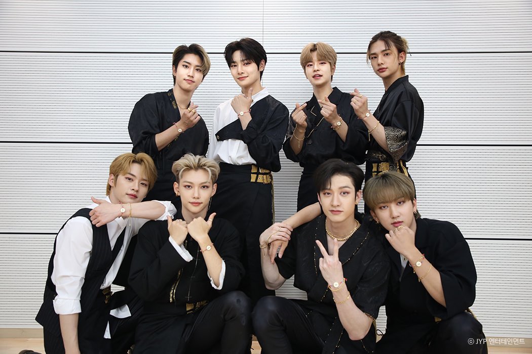 unveiledskz's tweet photo. IF U SEE THIS TWEET YOU ARE OBLIGATED TO REPLY WITH :

I NOMINATE STRAY KIDS @Stray_Kids FOR #VMAs2020 https://t.co/qnkwHjQgpm