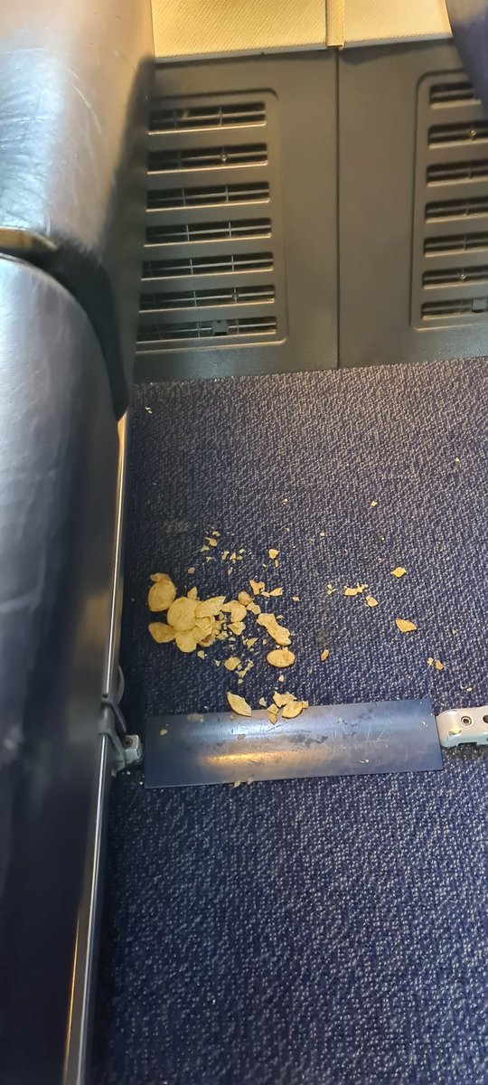 #Ryanair <a href="/Ryanair/">Ryanair</a> #dirtyplane - with the Covid-19 pandemic amongst us - you assured the public it is safe to travel... yesterday #dirtytable #dirtyfloor #notclean #covid