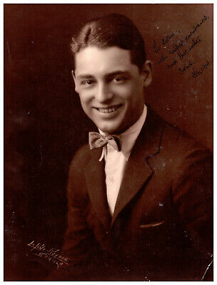 TimeMachineHQ's tweet photo. In honor of #CaryGrant's 100th anniversary of coming to #America on July 21, 1920, I share this photo of #ArchieLeach: signed as "Archie" - To my grandmother Colleen, who was a dancer in Vaudeville.  February, 1924. Photograph taken by LaPine/Rogers studio of Seattle. 📸 https://t.co/bqXKKpbDob