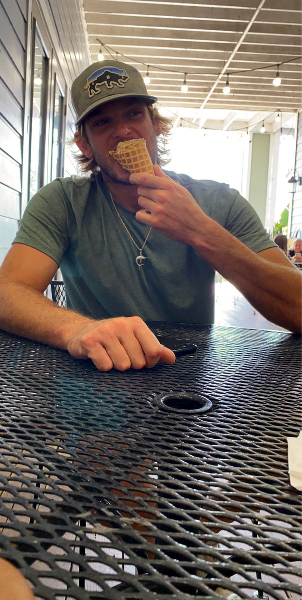 madihall00's tweet photo. Are MCM still a thing? My very best friend ❤️❤️❤️ https://t.co/pnDWqZvME8