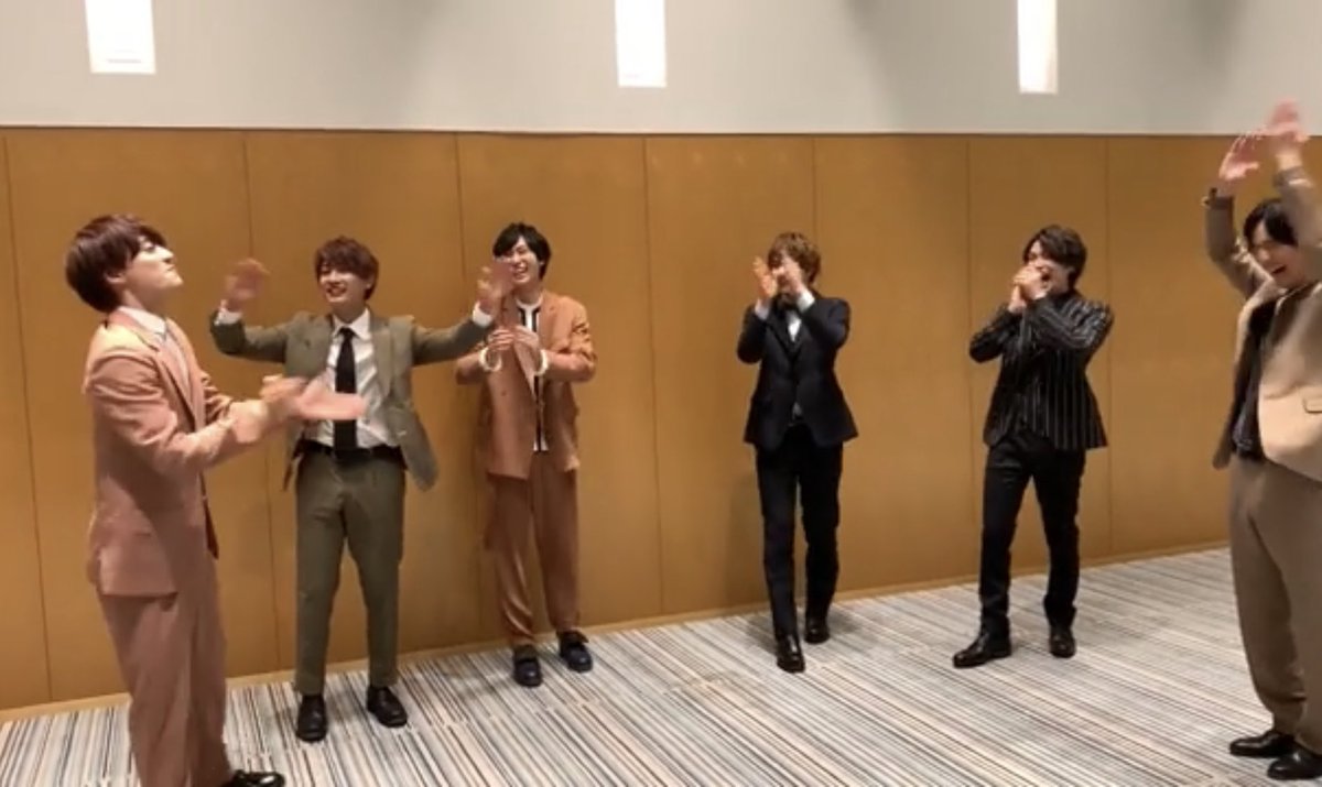 53chan_1016's tweet photo. 福本大晴「ワイパー！」
クイズ部一同\\\ﾜｧｯ(歓声)///
福本担「！？！？！？！？」

浮所くん「うれしー！(クソデカボイス)」クイズ部「本物だ！」「すげえ」「(拍手喝采)」賞でも取ったんか？ https://t.co/kbR99Jvwmz