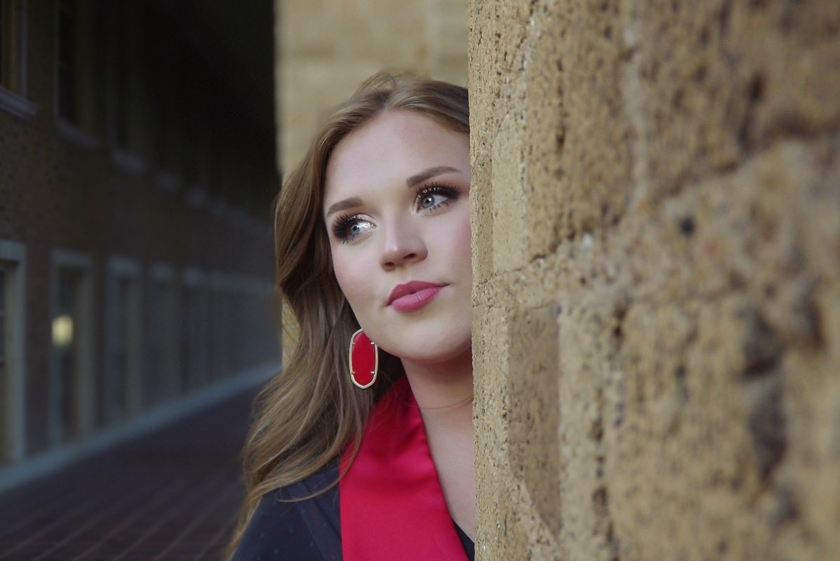 kasummers_'s tweet photo. The first pic is just screaming “hey girly!!” vibes #ttu20 🎓 https://t.co/AgfqHWZRbB