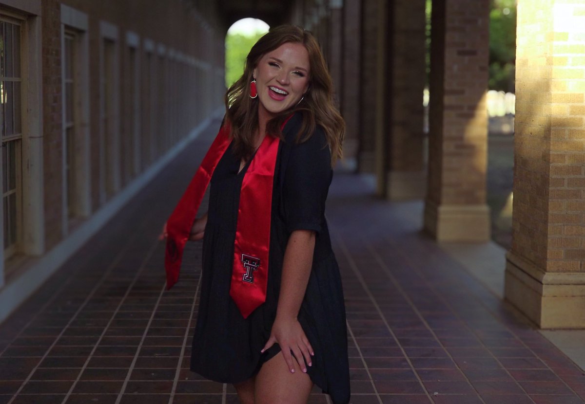 kasummers_'s tweet photo. The first pic is just screaming “hey girly!!” vibes #ttu20 🎓 https://t.co/AgfqHWZRbB
