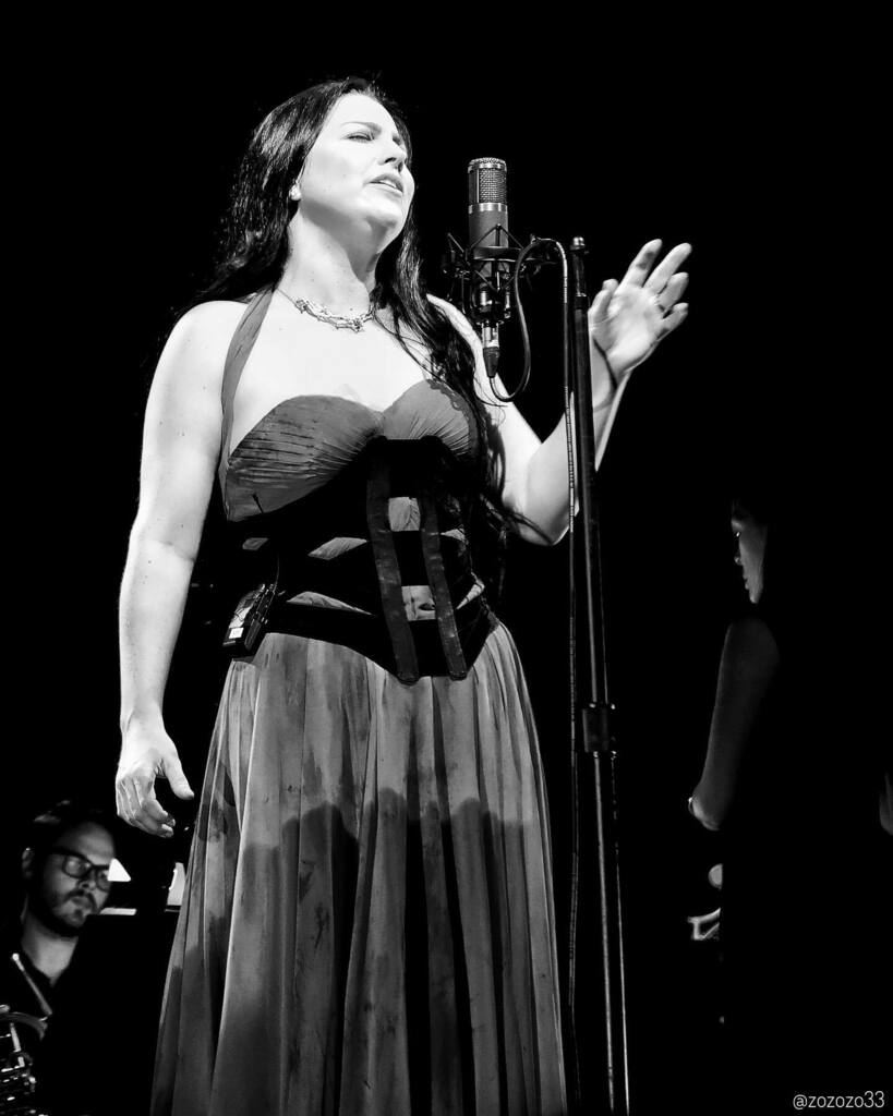 zozozo333's tweet photo. Amy Lee at @reventioncenter in Houston 10/20/17. @amylee @evanescenceofficial #amylee #concert #concertphotography #evanescence #houston #synthesistour #evfan #music #musicphotography #photography #amyleefans #synthesis #evfan #concertphoto #livemusic #l… https://t.co/5ntAL2DK4B https://t.co/aTVkc0wggV