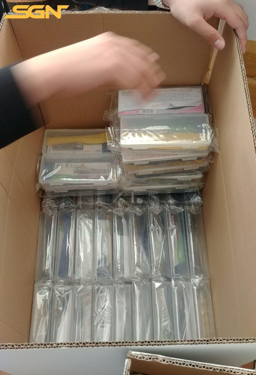 ExpressSgn's tweet photo. #SGNExpress 0896640009 #guihangdimy #guihangdicanada #guihangdiuc #guihangdimalaysia #guihangdinuocngoaigiare #guihangdinuocngoai #guihang #Vietnam #vietnampost #USAPost #Express #dhlexpress #upsexpress #fedex #fedextruck #fedexdriver #viettelpost #followforfollowback #follow4fol https://t.co/pNbmWQ9gH4
