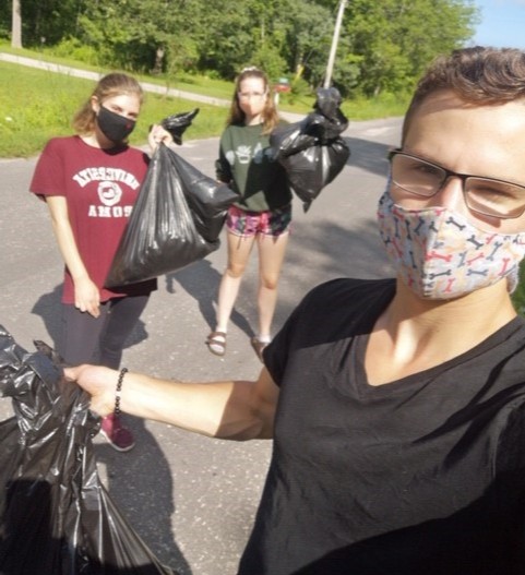 CouchConserv's tweet photo. You know what stinks? Garbage on nature reserves.
Thank you so much to volunteers Kyra, Darby, and Courtney who gave Wilson Point Wetland a much needed clean. They filled up this much garbage in the span of an hour! #garbagecleanup #litter #volunteers #protectingnature https://t.co/Z42PErXEGv