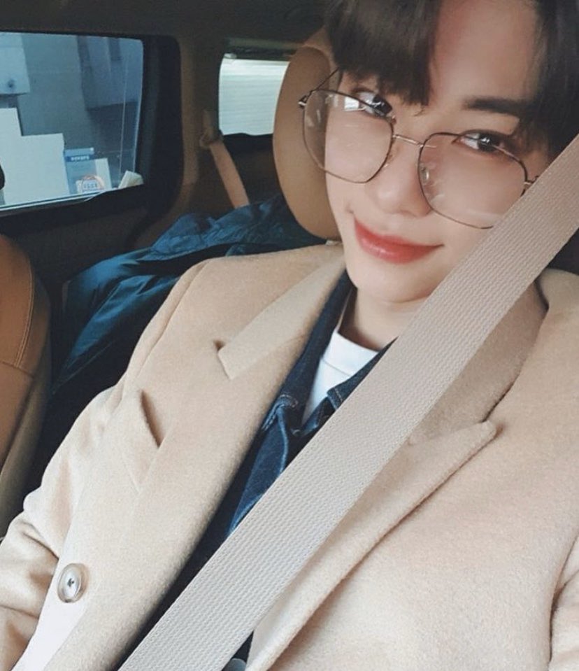 kim donghyun car selfies —a thread;