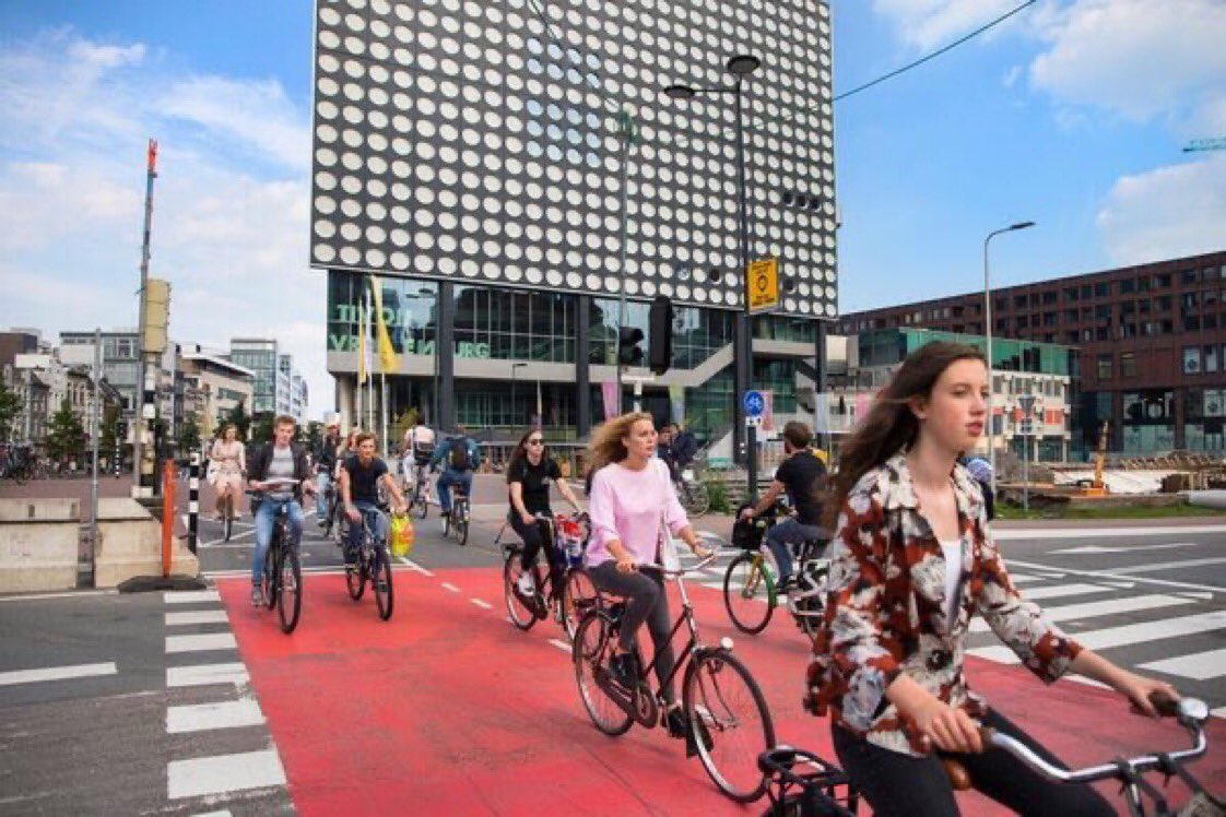 "Our future cities really don’t need driverless cars. They need carless drivers.” - <a href="/fietsprofessor/">Urban Cycling Institute 🚲 </a>.