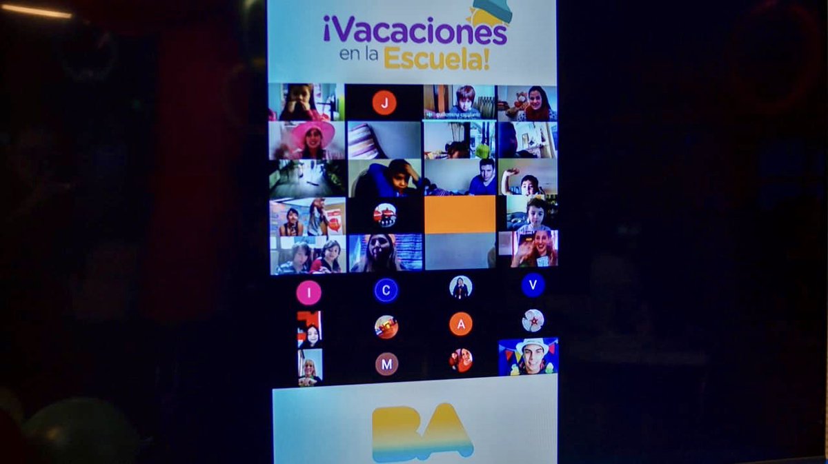 fabian_capponi's tweet photo. Primer día de «Vacaciones en la Escuela invierno 2020» ❄ esta vez vacaciones en casa 🏠 Chicos, chicas y jóvenes acompañados por docentes, asistentes técnicos y 2 programas diarios para nivel inicial, primaria y secundaria.
#Invierno2020
#MásEscuela https://t.co/k5dgWHGsmt