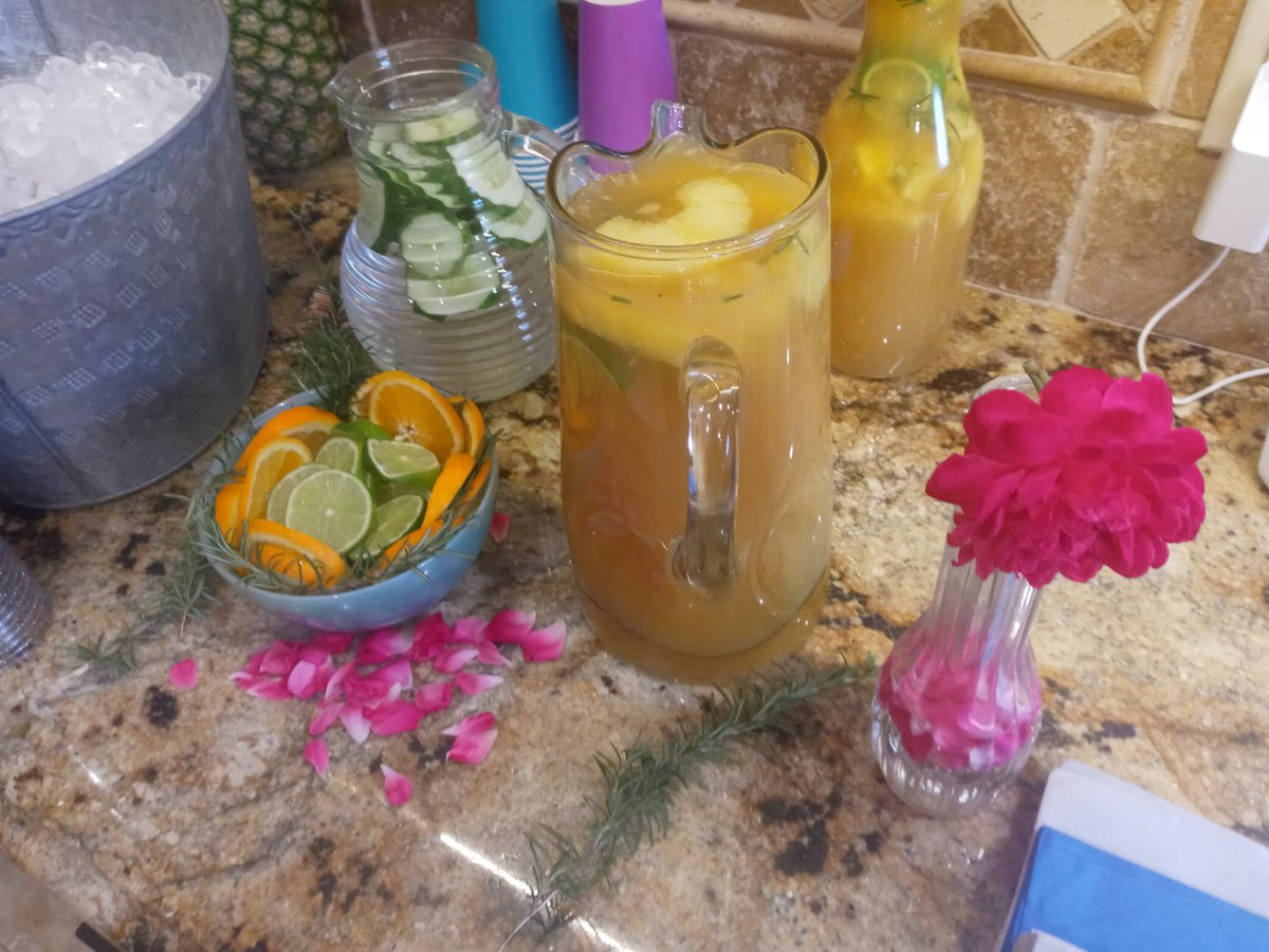 A few pics from our latest event at Formula Garage for a b-day party.
Given that Formula Garage is a car themed venue, we made sure to give the man of the hour (a car lover) a complete tour.

eventmanagementhouston.net/recent-events/…

#houstonvenue #formulagarage #ferrari #SportsCards #bday