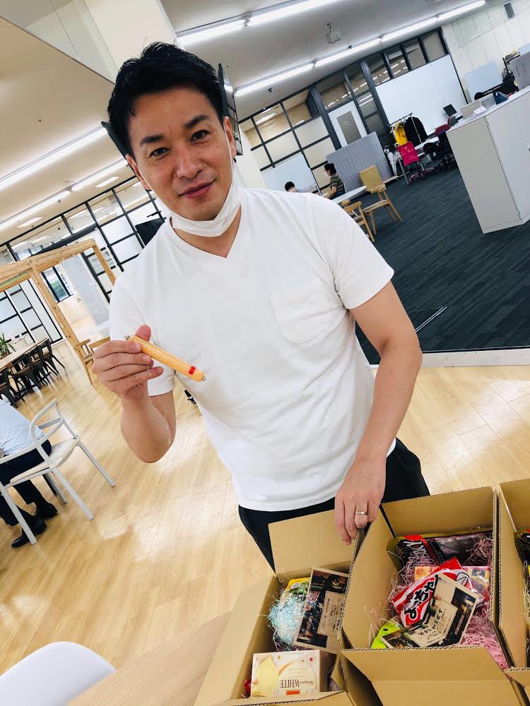 upgarage0515's tweet photo. 3回目の
オンライン飲み会を開催したい！
（集まれば汗）

もちろん今回も
宅飲みセットを私が用意します！

今回のテーマは
働く！です。
学生から20代の方限定

8/5
19時〜21時

参加希望者は
私 @upgarage0515 をフォローの上
熱い思い？を引用RTください！

5名様を選びます！

お待ちしてます！ https://t.co/AQ5wmnjM8P