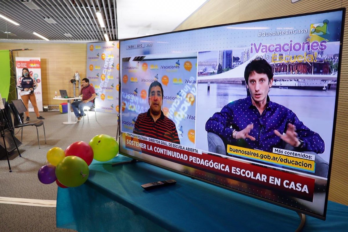 fabian_capponi's tweet photo. Por la tarde estuvimos realizando una nota para el Canal de la Ciudad 📺 contando los detalles sobre el inicio de «Vacaciones en la Escuela invierno 2020» ❄️
#invierno2020
#MásEscuela https://t.co/5tuM5ezHWq