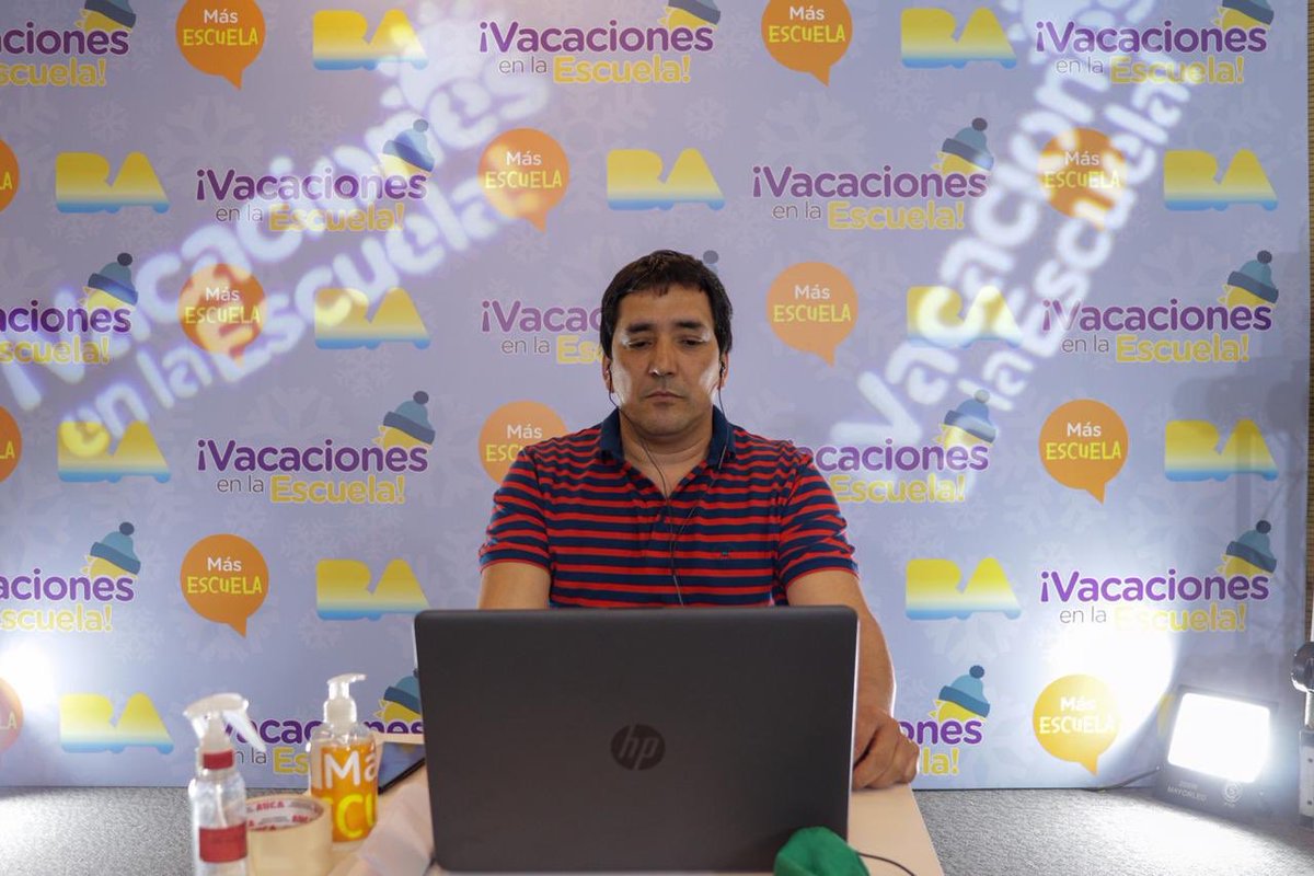 fabian_capponi's tweet photo. Por la tarde estuvimos realizando una nota para el Canal de la Ciudad 📺 contando los detalles sobre el inicio de «Vacaciones en la Escuela invierno 2020» ❄️
#invierno2020
#MásEscuela https://t.co/5tuM5ezHWq
