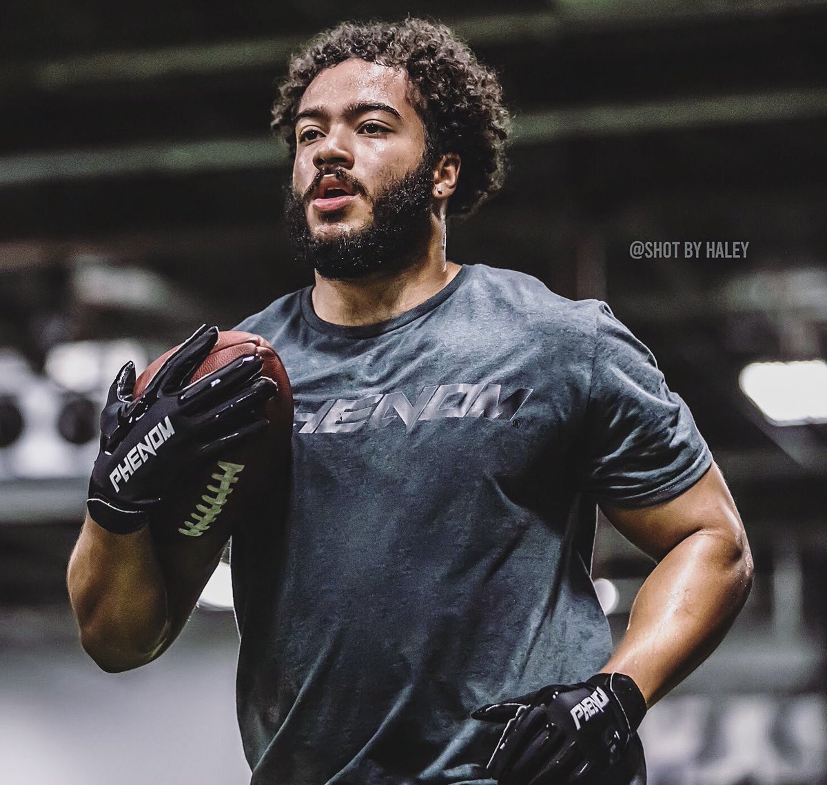 PhenomBrand's tweet photo. In the lab cooking up greatness with @2mjayc 🧪🧪🧪
📷: @HaleySalv
#TrainToConquer https://t.co/EG4hoeZQHH