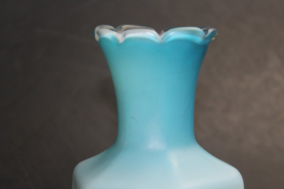 Wisdom_Lane's tweet photo. Vintage Art Glass Cased Glass Small Squat Blue And White Vase With Block Pattern On Bottom Handmade Hand Blown https://t.co/OltocFamR0 #WisdomLane #Etsy #BlockPattern https://t.co/a39EdglKnT
