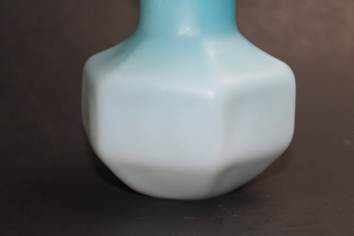 Wisdom_Lane's tweet photo. Vintage Art Glass Cased Glass Small Squat Blue And White Vase With Block Pattern On Bottom Handmade Hand Blown https://t.co/OltocFamR0 #WisdomLane #Etsy #BlockPattern https://t.co/a39EdglKnT