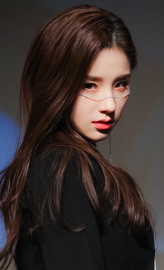 loona : jeon heejin