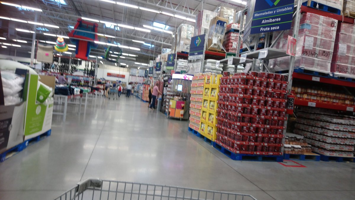 ytelZG's tweet photo. Más atención @SSalud_Qro en @SamsClubMexico de Juriquilla Uptown qué no es 1 persona x familia y qué es esto #Coronavirus Más vigilancia y conciencia @PanchDominguez https://t.co/D7UEWEgTDv
