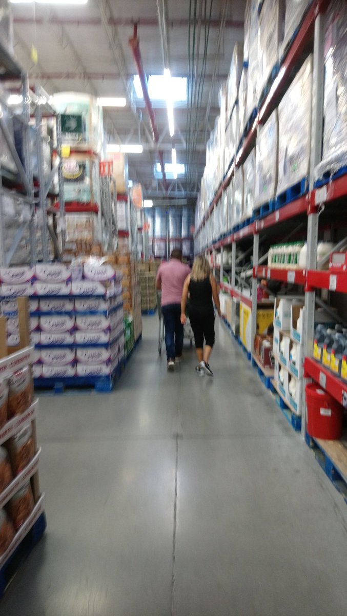 ytelZG's tweet photo. Más atención @SSalud_Qro en @SamsClubMexico de Juriquilla Uptown qué no es 1 persona x familia y qué es esto #Coronavirus Más vigilancia y conciencia @PanchDominguez https://t.co/D7UEWEgTDv