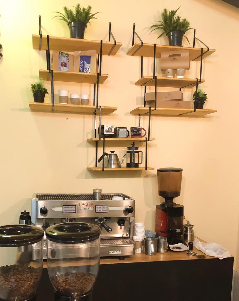 LiLitaBr's tweet photo. Hola! Mi papá se aburrió en esta cuarentena y descubrió que le gusta hacer muebles de madera. Lo que le pidas, él te lo hace y a buen precio. Su consulta no molesta y su RT se agradece😁. Ayuden a mi viejito a estar entretenido💜 https://t.co/1ejXhKb7i7