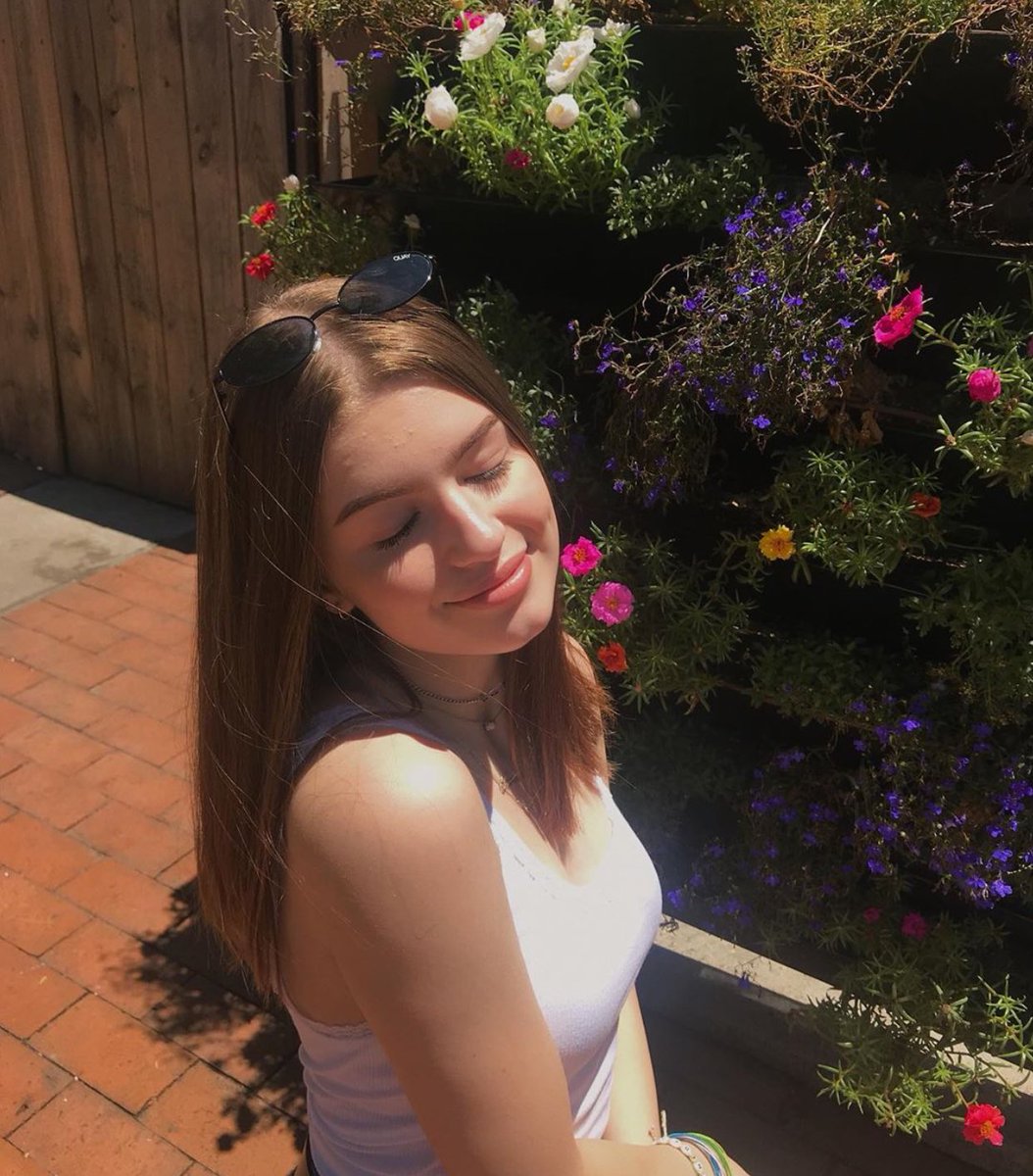 favoreast's tweet photo. morning 🌺 https://t.co/E6uakrmCSj