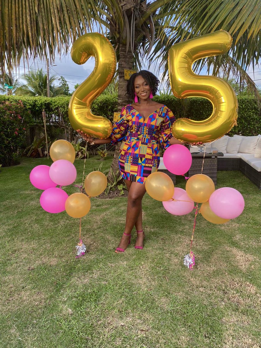 sytiayvonne's tweet photo. This is 25. ๐
#twentyfine #birthdaygirl #birthdaybehavior #queenbehavior #birthdayballoons #birthdaybeat #afrochic #africanprint #africanfashion #africanstyle #africanbeauty https://t.co/fwtgNaKwli