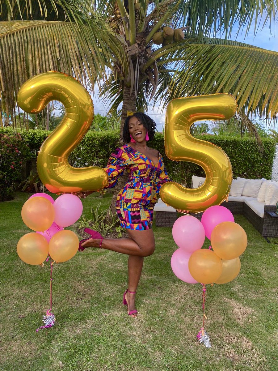 sytiayvonne's tweet photo. This is 25. ๐
#twentyfine #birthdaygirl #birthdaybehavior #queenbehavior #birthdayballoons #birthdaybeat #afrochic #africanprint #africanfashion #africanstyle #africanbeauty https://t.co/fwtgNaKwli