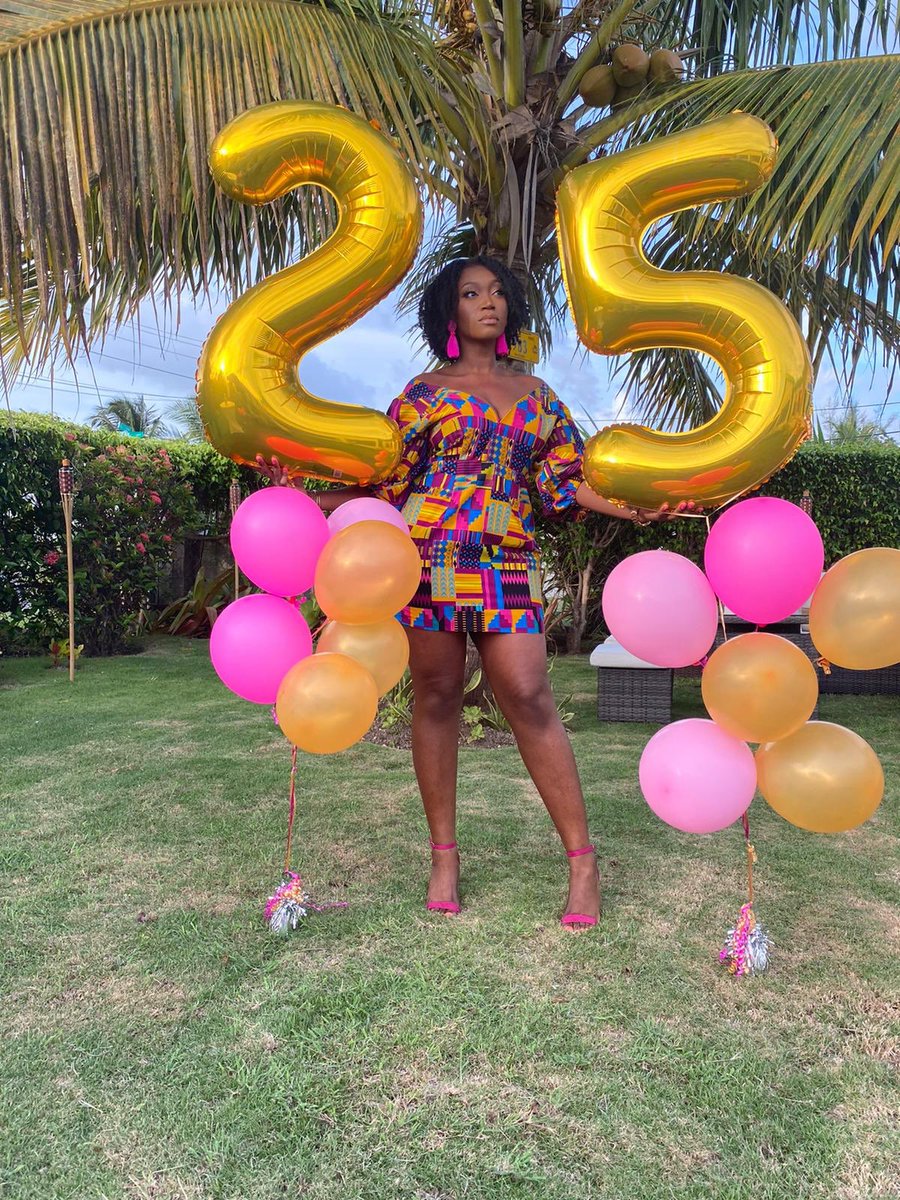 sytiayvonne's tweet photo. This is 25. ๐
#twentyfine #birthdaygirl #birthdaybehavior #queenbehavior #birthdayballoons #birthdaybeat #afrochic #africanprint #africanfashion #africanstyle #africanbeauty https://t.co/fwtgNaKwli