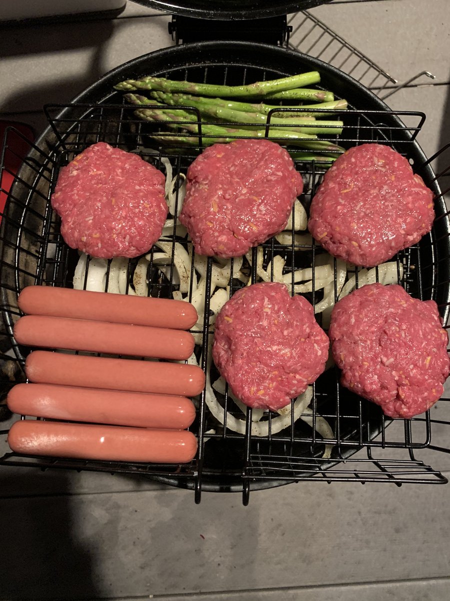 BethBrittHardy_'s tweet photo. Dinner by lantern light. Stacked burgers, hot dogs, onions & asparagus. #tinygrill #charcoal #nopower https://t.co/aOfHBWyT6r