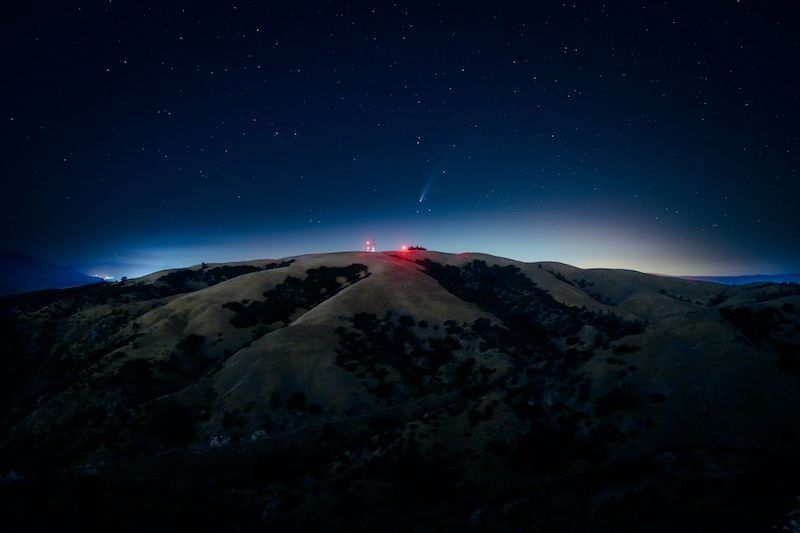 earthskyscience's tweet photo. Comet NEOWISE over southern California ☄️

Alejandro Figarella caught this image of Comet NEOWISE last night, along the Templin Highway, Los Angeles, California. Thank you, Alejandro! View at EarthSky Community Photos: https://t.co/21i9JrpPvA 📸 https://t.co/I2Id51uwJ0