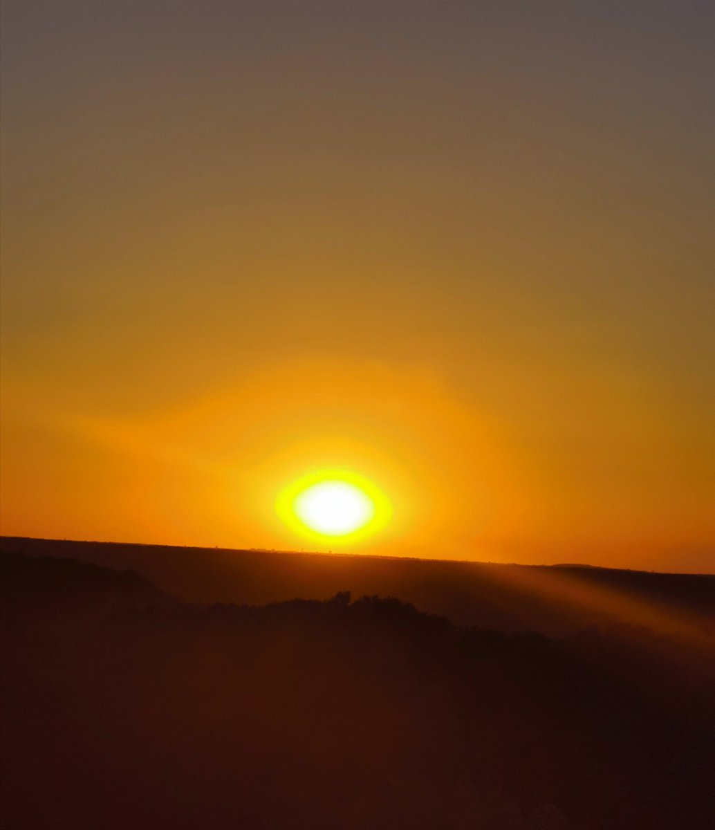 Un instant de bonheur du 11 ieme étage. Coucher de soleil sur les Ulis