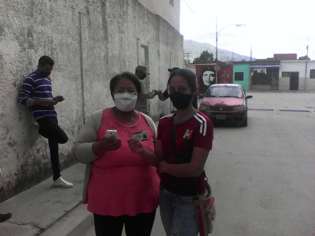 MSVCarabobo10's tweet photo. #MsvNaguanagua se desplegó en el Territorio 6 prestando apoyo a la juventud de Naguanagua a la inscripción ante el Registro Electoral CNE  en el Colegio Batalla de Bombona. 🤗💪🇻🇪

#SemanaRadicalPorLaSalud
#UnidosYSolidariosConVTV https://t.co/DNPC6fs7yq