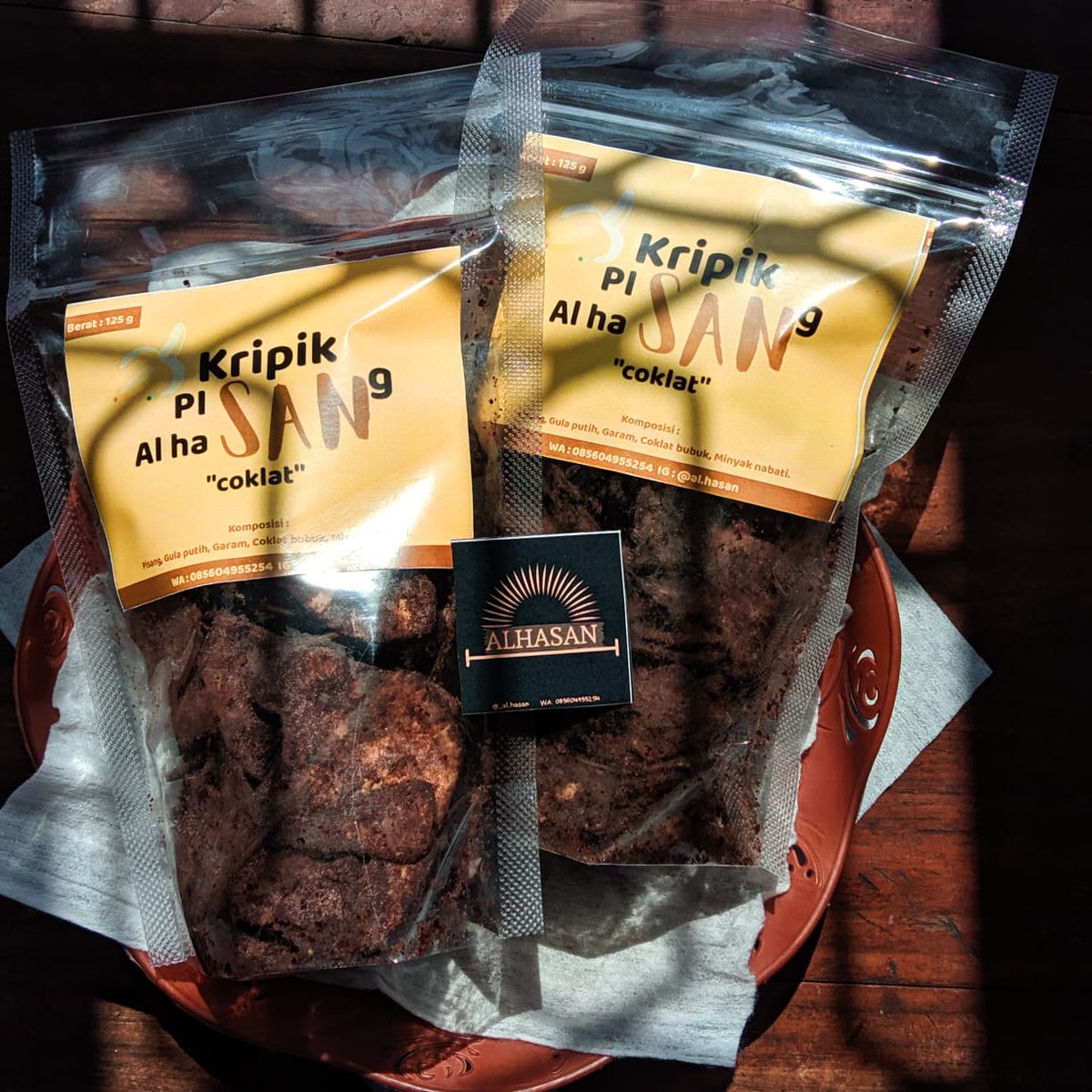 CoklatKripik's tweet photo. Bismillah
SELAMAT PAGI SEMUAA😉 
#pgii 
Kami open order lho teman teman

Yang belom tau ini , ini tu kripik pisang coklat , 
Harga nya pas banget ni di musim kaya gini, pas di kantong 😁😁 

Yang mau tanya tanya dulu bpleh banget https://t.co/H05w6gZB9t