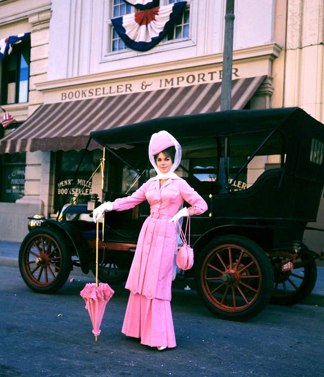 sistercelluloid's tweet image. Hey you know what would've been a great movie to show tonight involving a race? This one, with Natalie and Tony Curtis. Instead of, you know, a massive, offensive #ProgrammingFail. #TCMParty