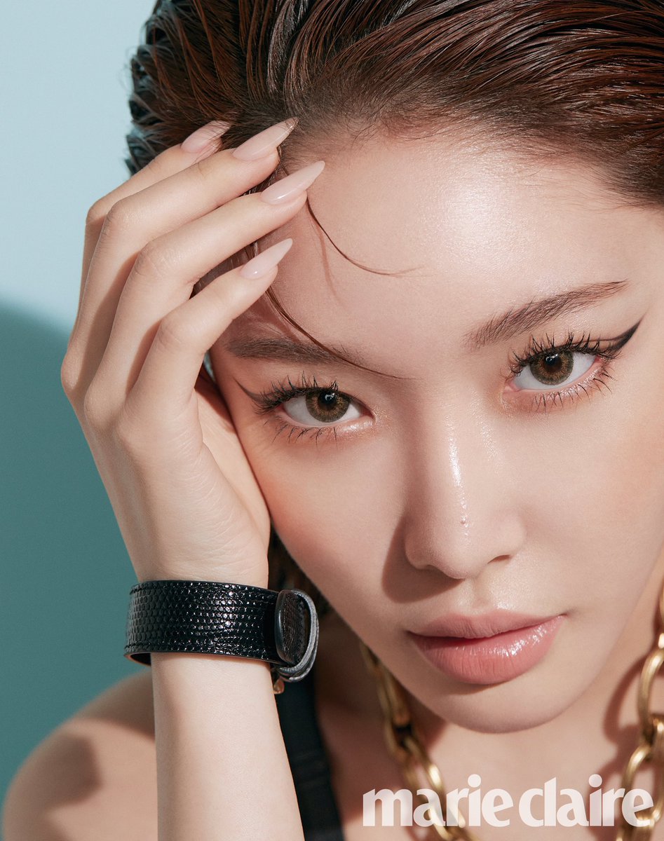 marieclairekr's tweet photo. #돌체앤가바나 뷰티 뮤즈, #청하 (@CHUNGHA_MNHent)와 함께한 화보.☀ 화보 전체 그리고 그의 바캉스 메이크업이 궁금하다면 마리끌레르 8월호 및 웹사이트를 확인하세요!
-
Chung Ha's editorial with Dolce &amp; Gabbana Beauty. More on Marie Claire Korea August issue and https://t.co/7Rvhcw8gSJ. https://t.co/foonksS317