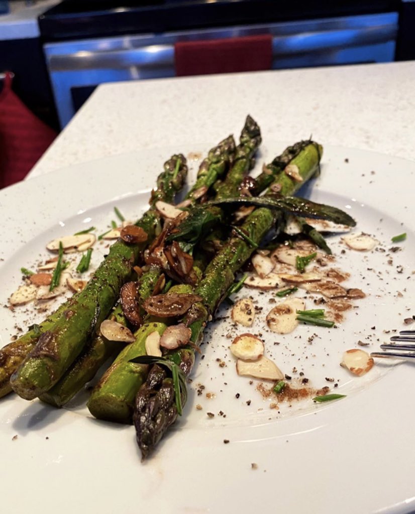 OsuNathan's tweet photo. Asparagus Almondine and Wine.
Refuge in the kitchen from...
#asparagus #veggies #vegetarian #veggie #kitchen #cook #cooking #almond #greens #lemons #stayhome #quarantine #paris #france #london #italy #dc #nyc #eatclean #wine #sommelier #redwine #wednesday #foodie @FoodNetwork https://t.co/3TUDPUV1P6