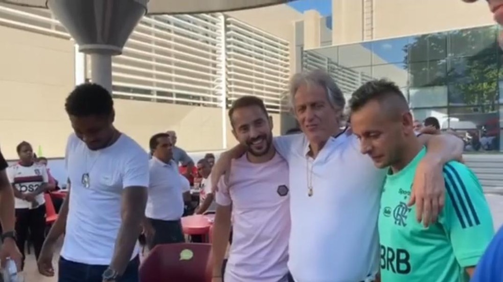 geglobo's tweet photo. Jorge Jesus se emociona em discurso de despedida: "O Flamengo será imparável" https://t.co/77VvkG0GfS https://t.co/cZBaPaqCFd