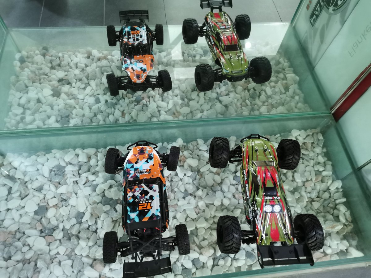 Avarc6's tweet photo. Could u guess how many rc cars in those photos? #rccar #rc #car #buggy #truggy #crawler #scaler #monstertruck #rcbuggy #rchobby #rccrawler #rcscaler #rctruggy #rctrucks #offroad #rccars #hobbywing #dustymotors #radiocontrol #4WD #rcbashing #rcバギー #リモコンカー #rcトラック https://t.co/RtXrAcGpMh