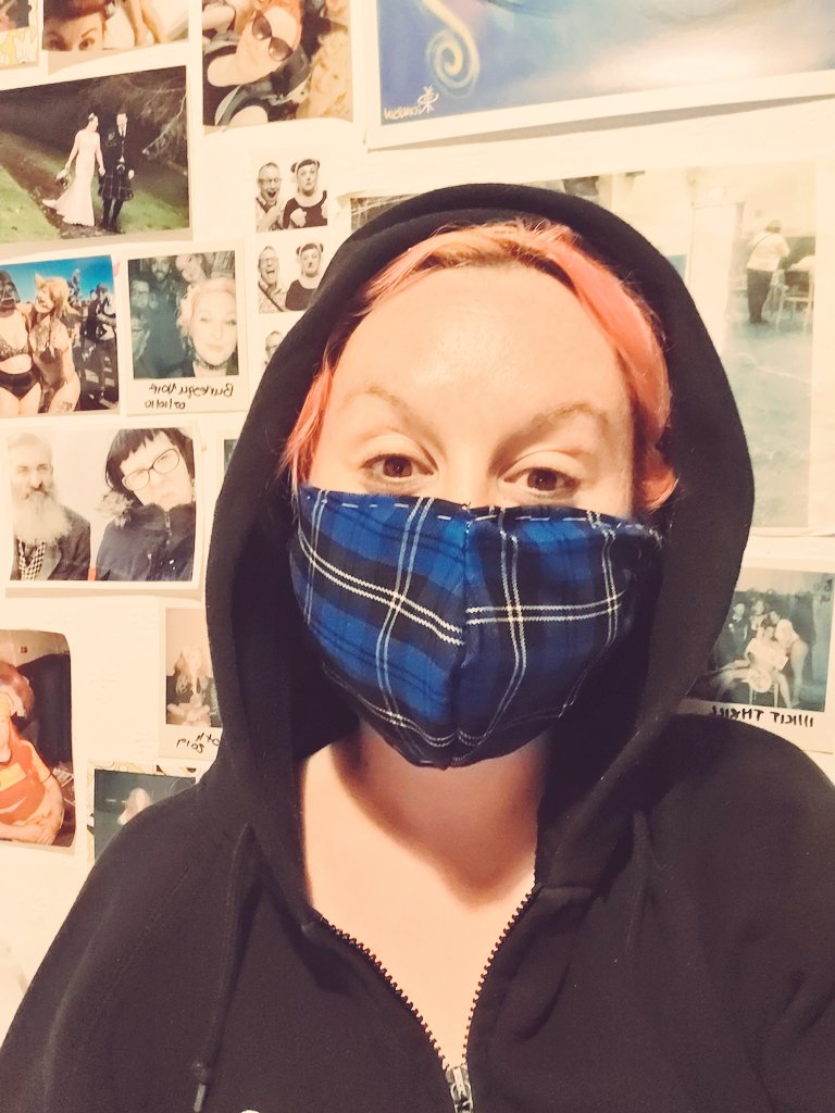 RoxyStardust's tweet photo. #mask making! #handstich #tartan https://t.co/ayKMWiHZio